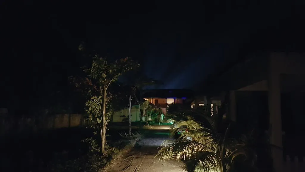 The Moonflower Bungalow Ξενοδοχείο Σίχανουκβιλ